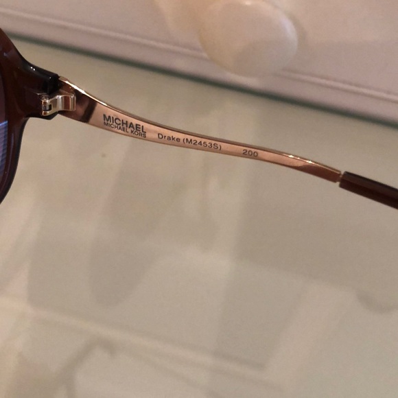 Michael Kors sunglasses! Like new condition - Picture 3 of 3